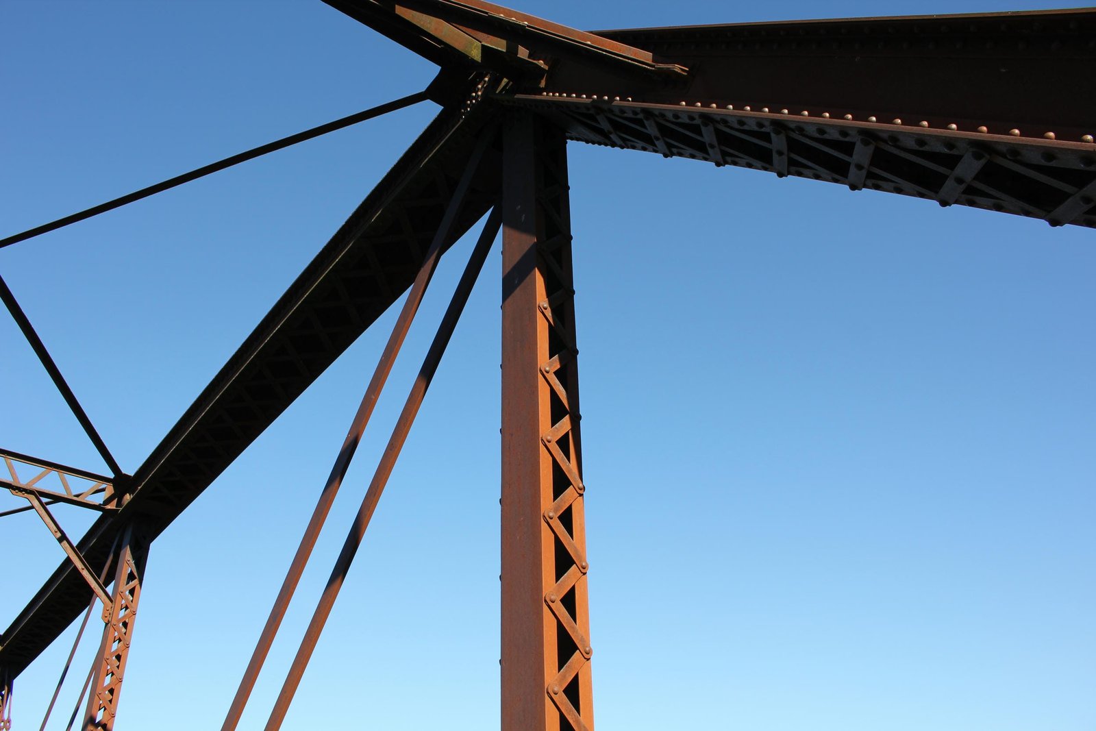 Top chord, south span